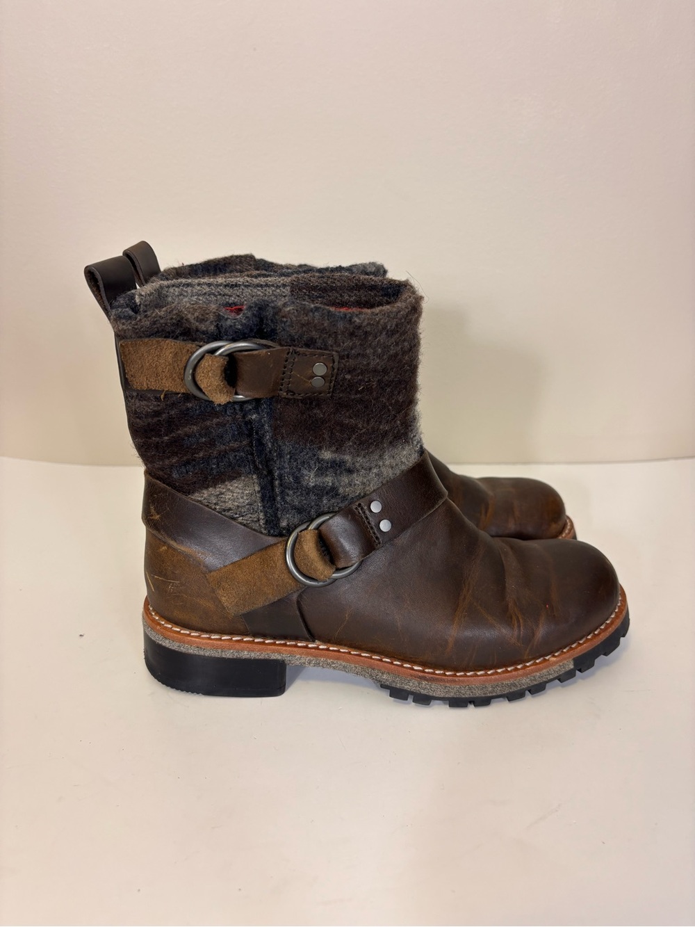 Woolrich Gray Wool Cuff Brown Leather Boots with Buckle Sides Women’s 6